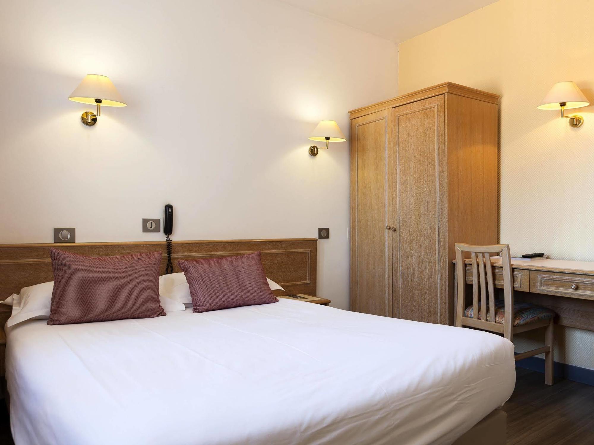 Logis Hotel & Restaurant L'Etape Bouc Bel Air - Gardanne Ngoại thất bức ảnh