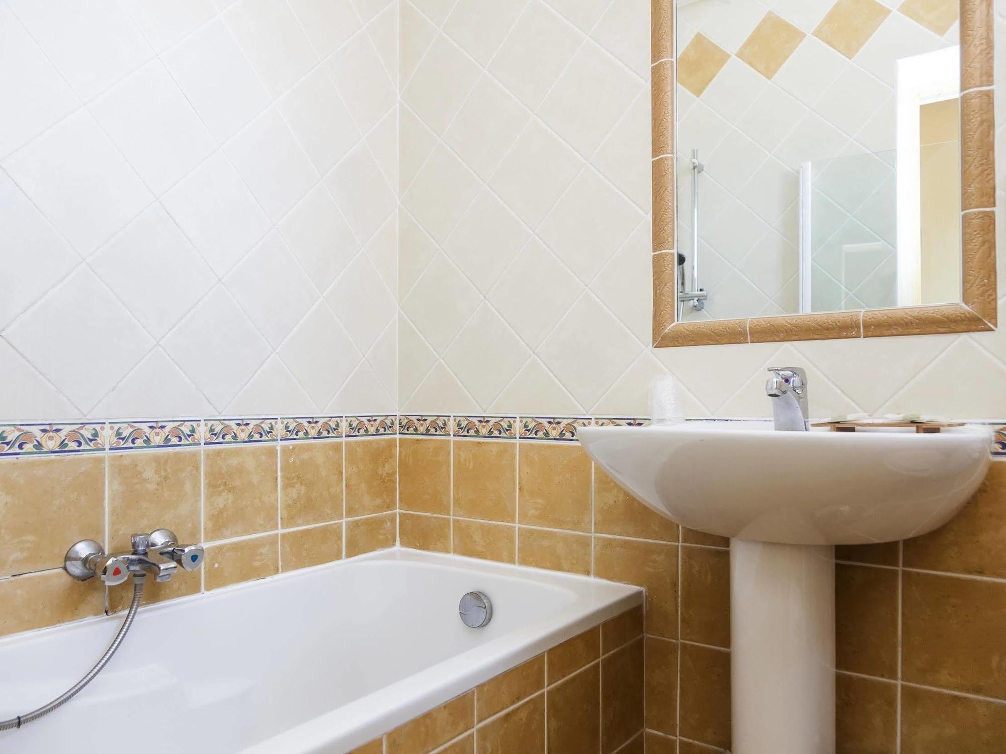 Logis Hotel & Restaurant L'Etape Bouc Bel Air - Gardanne Ngoại thất bức ảnh